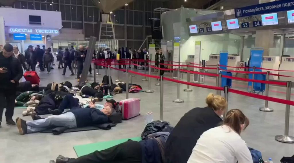 Panik në Shën Petersburg pas sulmeve me dronë, mbyllen aeroportet kryesore