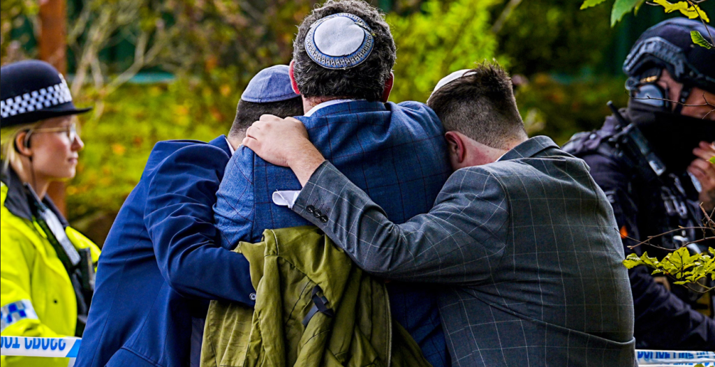 Sulmet ndaj sinagogave dhe dyqaneve hebraike në Mbretërinë e Bashkuar, Evropë dhe SHBA nuk e dëmtojnë Netanyahun. Ato thjesht dëmtojnë hebrenjtë e zakonshëm.