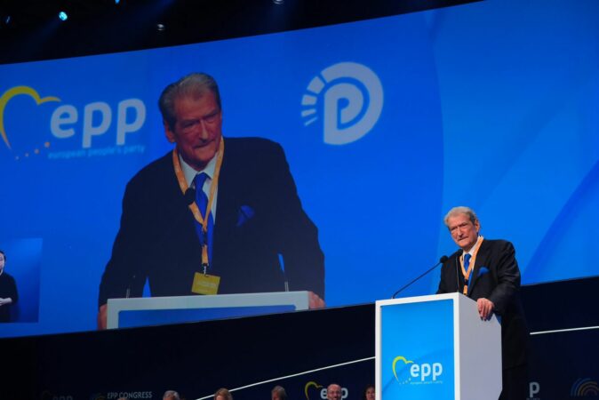 Berisha niset drejt Brukselit në 50 vjetorin e EPP-së. PD: Agjendë intensive me liderët europianë