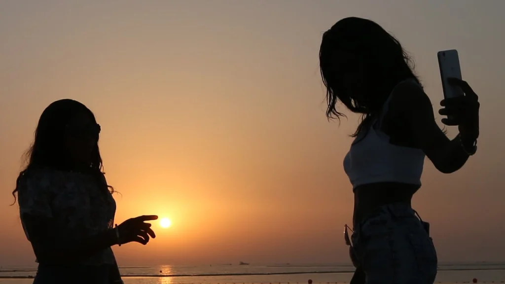 Influencerët ia shitën botës një fantazi për Dubain, tani ajo është zhdukur në re tymi raketash