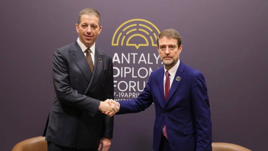 20:52 E papritur/ Ferit Hoxha pas takimit me homologun serb: Do kemi konsullatën tonë në Serbi, qëndrime të kundërta për Kosovën