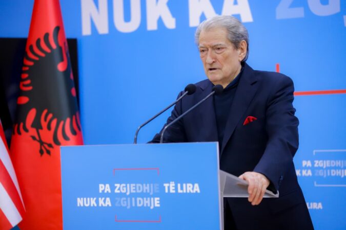 13:08 Akuza ndaj kryeministrit, Berisha: Pse Edi Rama ka fshehur pjesëmarrjen në samitin global në Spanjë?