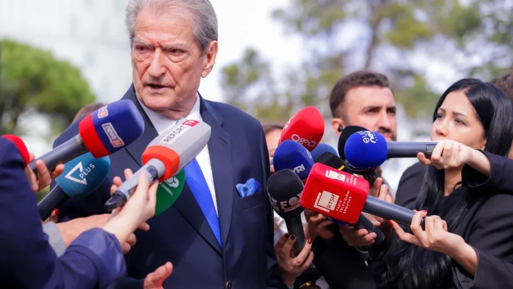 Berisha sulmon qeverinë për integrimin në BE: Shqipëria s’plotëson asnjë kriter, përveç atij gjeopolitik