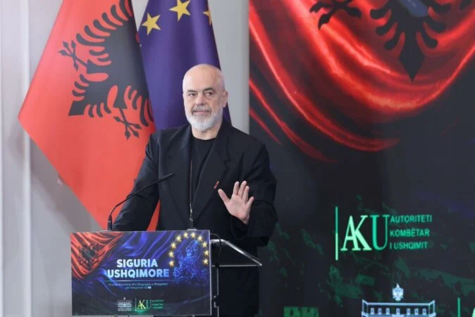 13:35 Kryeministri Rama me direktiva të qarta për sigurinë ushqimore: Kemi probleme, standardet duhet të jenë si të BE