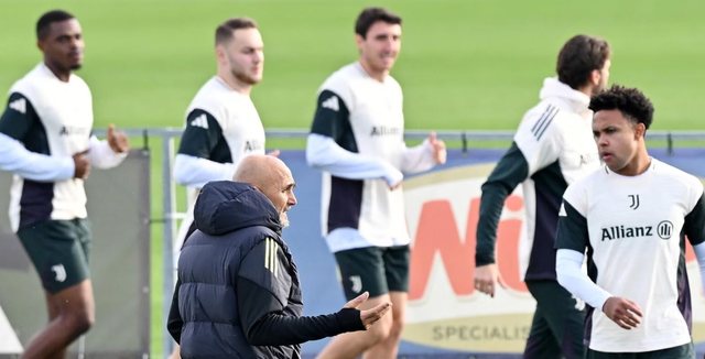 Juventus lëviz në merkato për mbrojtës, por humb sulmuesin