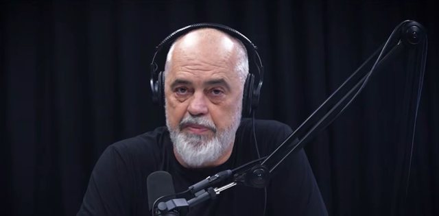 10:51 Djegia e pallatit në Tiranë/ Rama: Banorët do të përfitojnë bonus qiraje dhe mbështetje nga bashkia