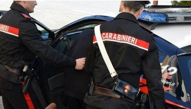 Shkoi në Itali si turist, por dy ditë më pas muratori shqiptar kapet duke trafikuar kokainë në makinën e marrë me qira!