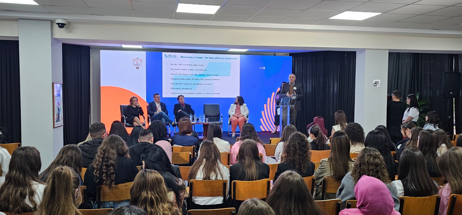 16:41 Si të bëhesh i suksesshëm në tregun e punës? Avni Ponari frymëzon brezin e ri: Guxoni të ndiqni mundësitë!