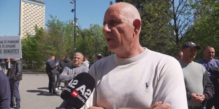 “U hoq nafta falas”, fermerët në protestë para Ministrisë së Bujqësisë