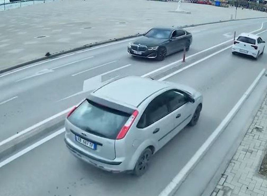 Kërcënuan 30-vjeçarin dhe i vodhën 30.000 euro e “BMW”-në, 3 vlonjatët arrestohen duke bërë xhiro nëpër qytet me makinën e vjedhur (VIDEO)