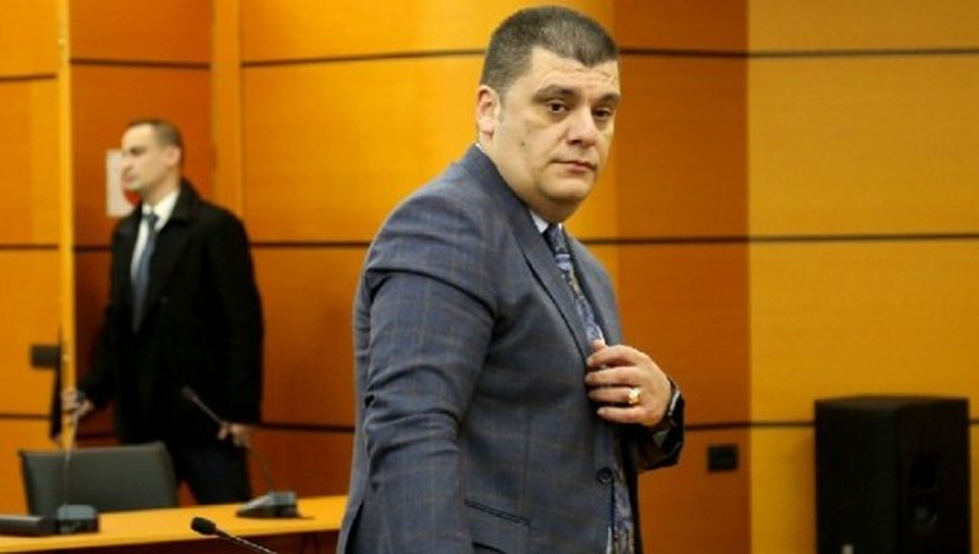 11:53 Eduart Merkaj largohet nga drejtimi i AMP, ja kush e zëvendëson