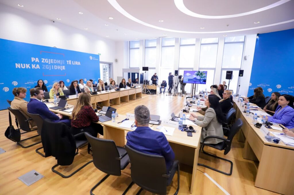 13:00 “Gjeneza e shpresës është gruaja”, Berisha: Bëhuni gjenerator për PD-në!