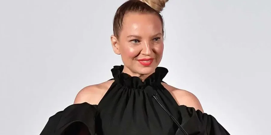 Sia tregon sfidat pas divorcit: “Po përpiqem të blej paqen time”