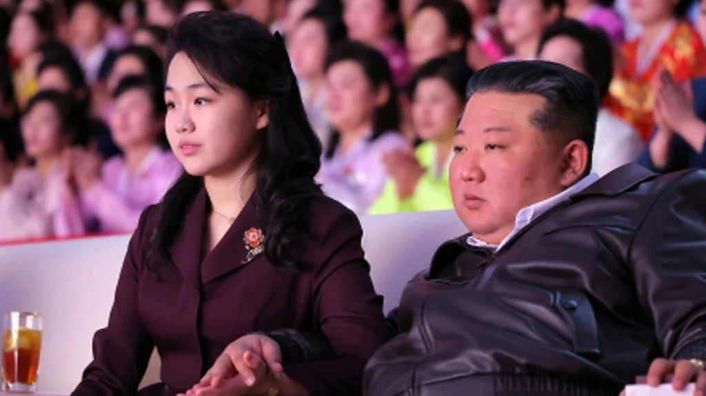 Inteligjenca e Koresë së Jugut: Vajza adoleshente e Kim Jong-un do të jetë pasardhësja e tij!