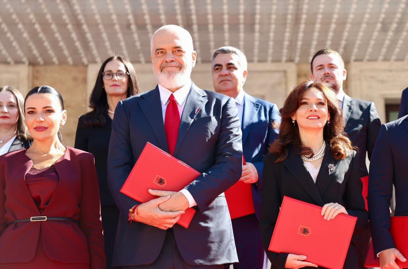 09:20 Rasti Spiropali: A mund të kritikosh publikisht pa u quajtur tradhtar?