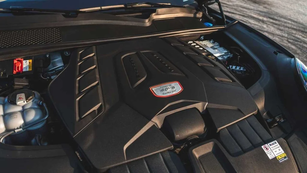 Porsche ndryshon strategji, më pak fokus te veturat elektrike