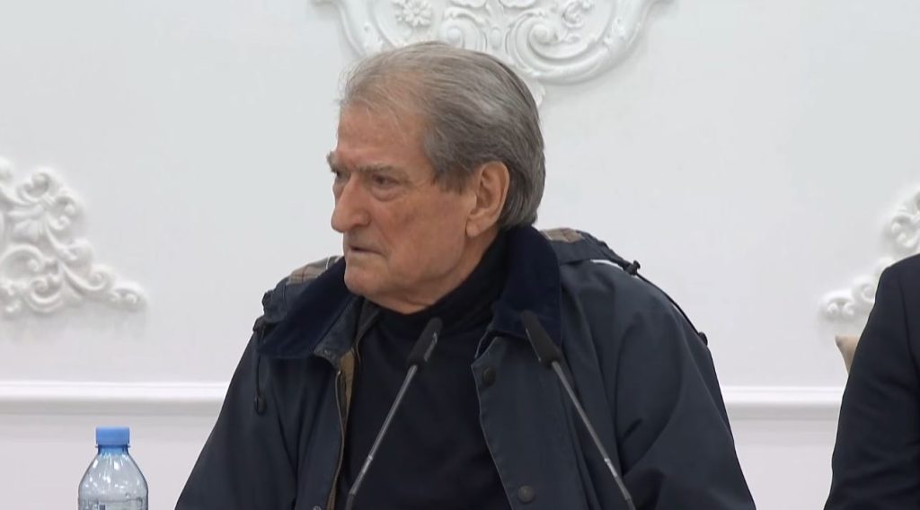 “I fliste fermerit në Lushnjë, sikur kishte para një lopë apo mushkë”/ Berisha nuk i ndal sulmet ndaj Ramës