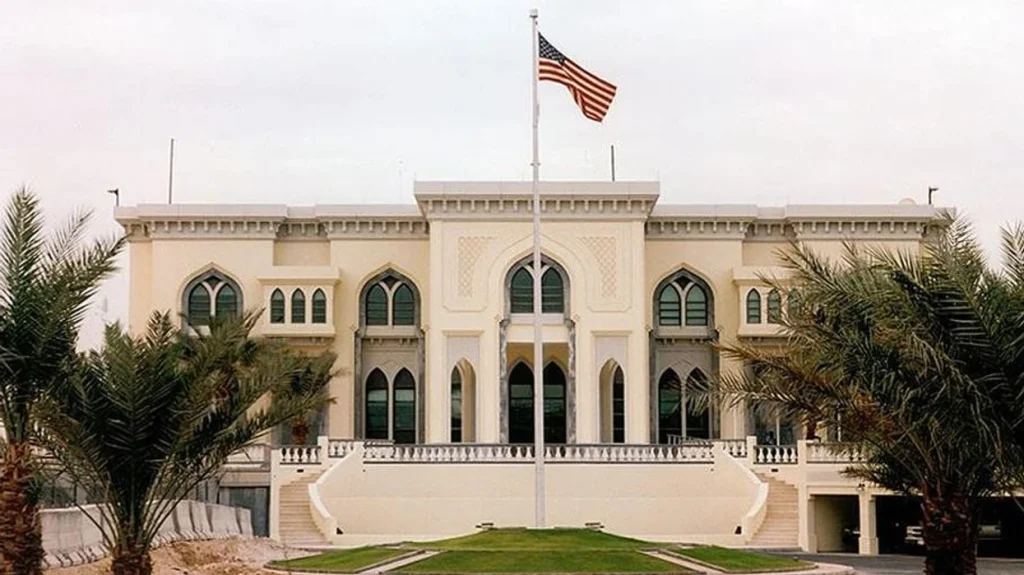 Ambasada amerikane në Bahrein u rekomandon amerikanëve të strehohen