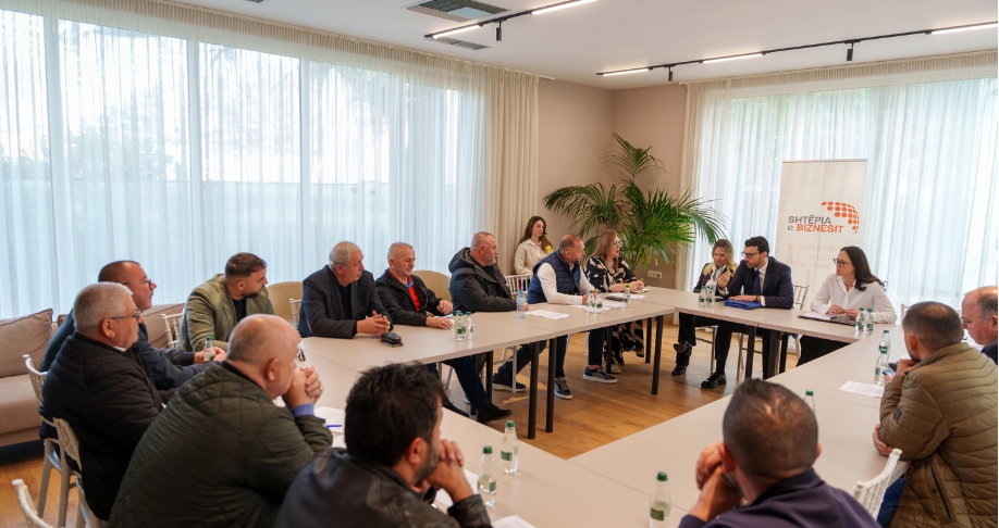 11:43 Rritja e çmimit të karburanteve/ Karakaçi: Qeveria do të subvencionojë transportin publik