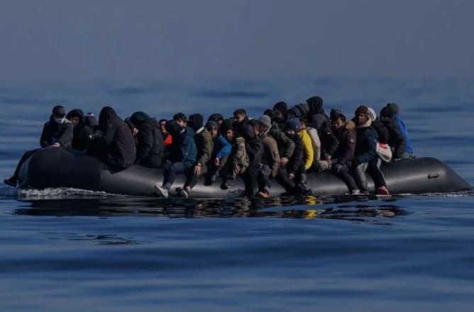 Më shumë se 200,000 emigrantë kanë kaluar Kanalin Anglez me varka të vogla që nga viti 2018