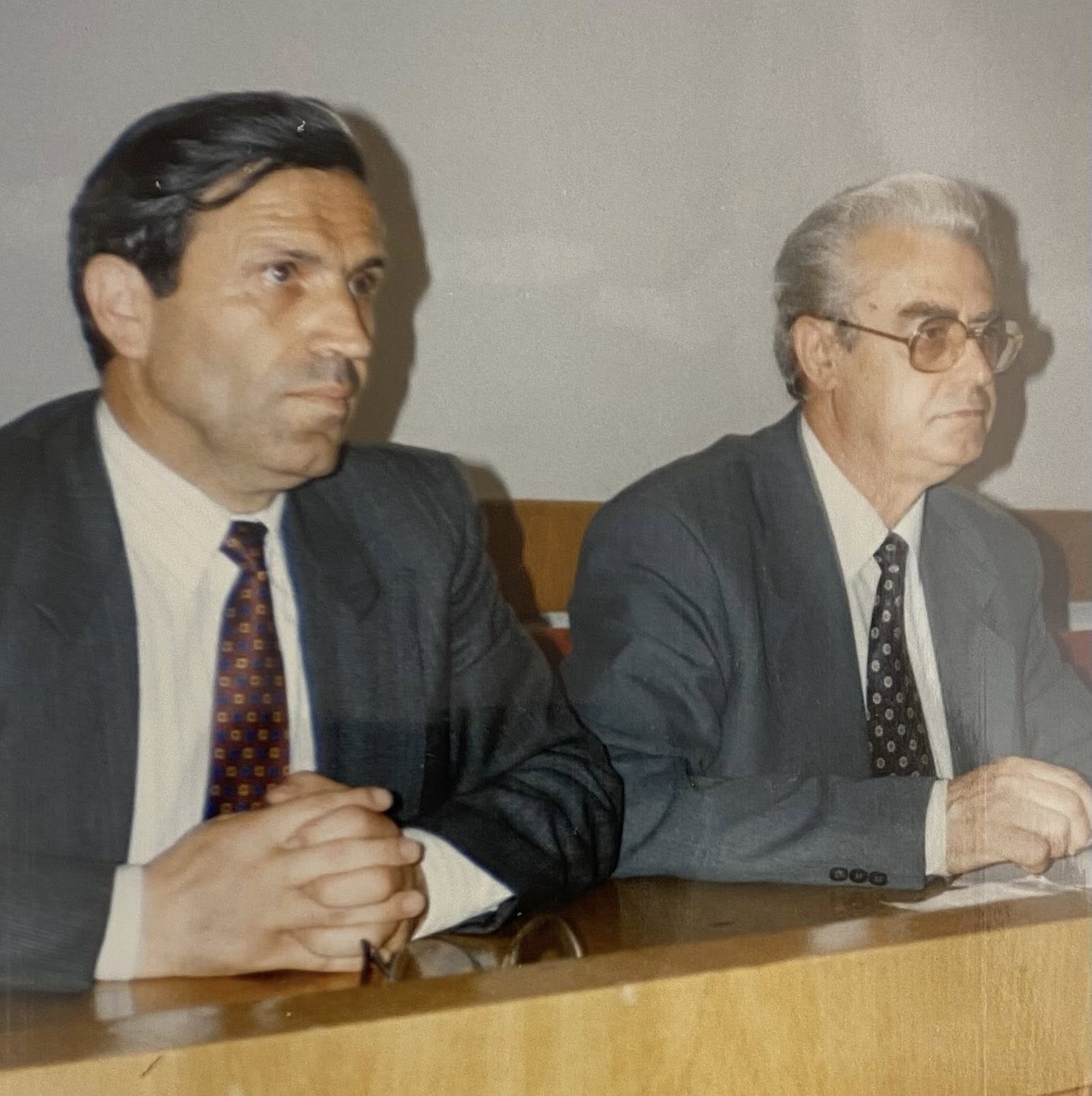 13:11 Namik Dokle i jep lamtumirën e fundit Servet Pëllumbit: “Sinonim i ndershmërisë dhe përkushtimit, kujtoj kur më priti në aeroport para 30 vitesh”