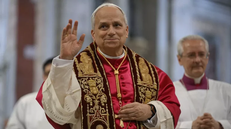 Papa Leoni XIV sfidon doktrinën e luftës së drejtë të mbështetur nga Trump