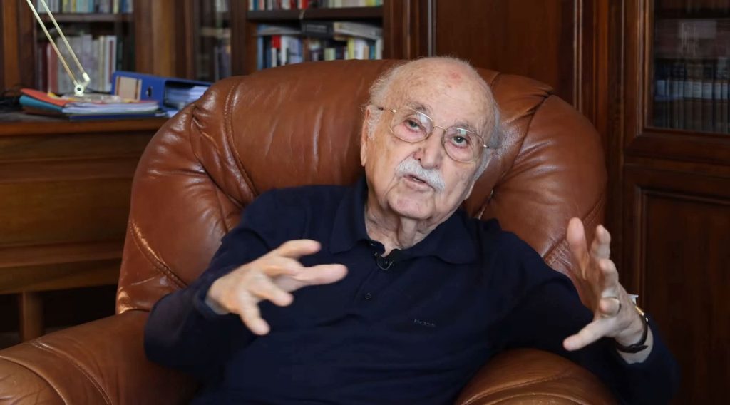 Një ditë në shtëpinë e Aleksandër Meksit, studiuesit që bëri gurët të flasin dhe përkatësinë të dëshmojë
