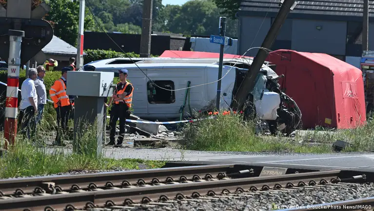 Tragjedi në Belgjikë/ 4 viktima pas përplasjes së trenit me furgonin e shkollës