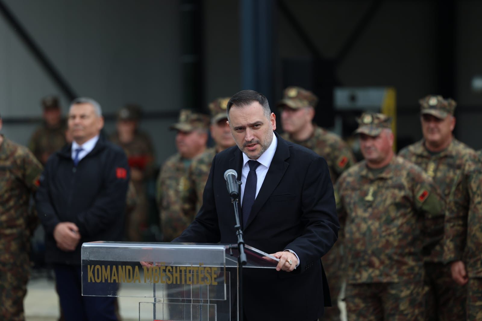 12:43 Ministri Nufi në Bazën e Mbështetjes dhe Emergjencave Civile: Sigurojmë reagim më të shpejtë në çdo cep të vendit