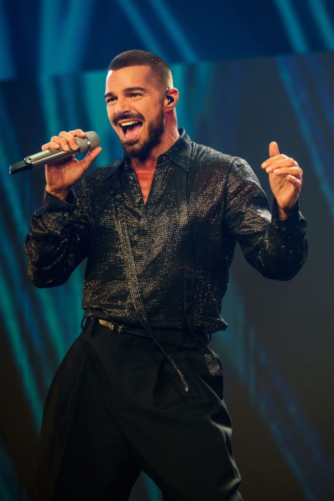 Panik në koncertin e Ricky Martin në Mal të Zi, sulmohet me gaz lotsjellës gjatë performancës