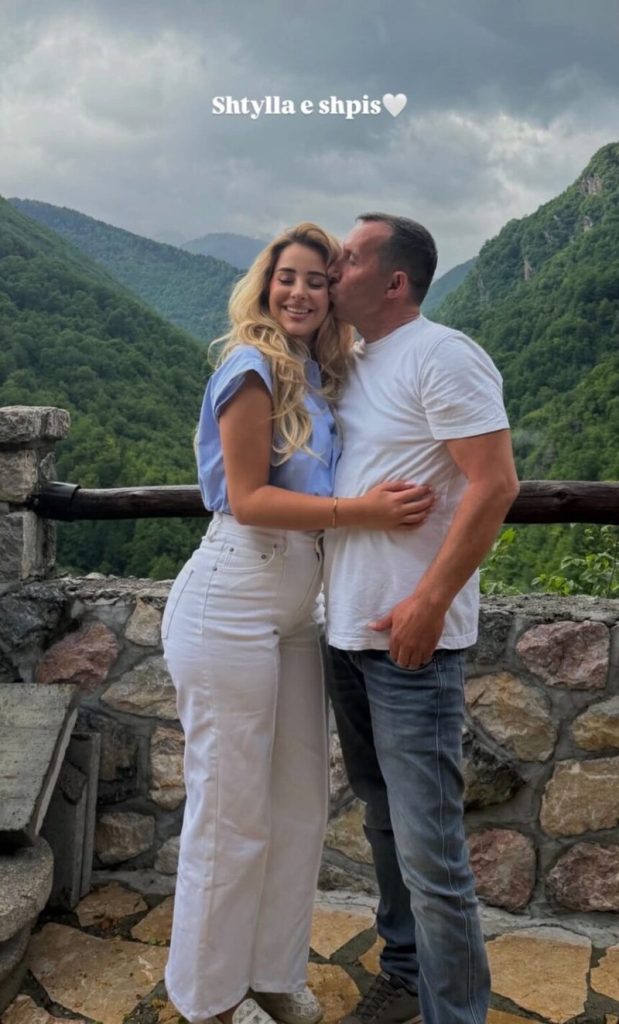 Pas humbjes së madhe në familje, Elijona gjen forcë te babai/ Dedikimi emocional nga Deçani prek ndjekësit