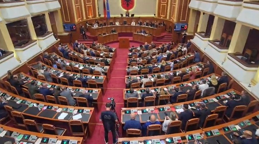 18:21 Kush janë hartuesit e rezolutave të PS dhe PD për integrimin (EMRAT)