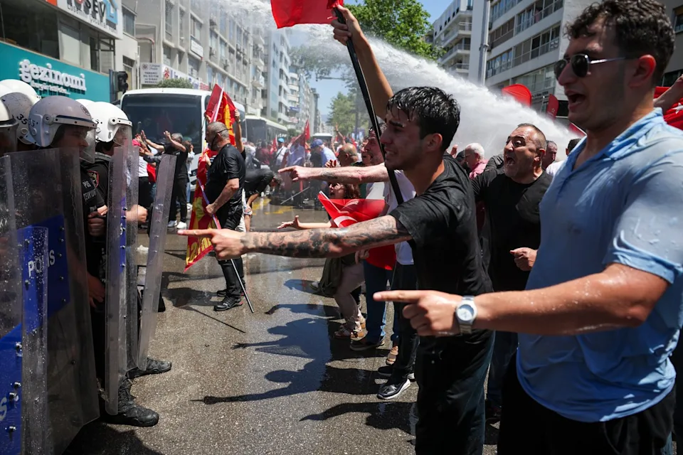 Turqi/ Protesta dhe tensione në Izmir në mbështetje të Ozgur Ozel