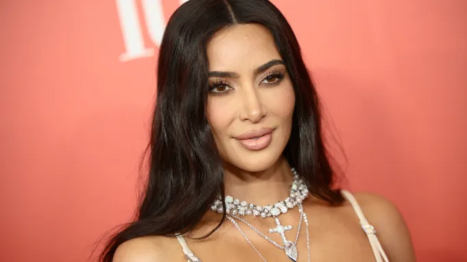 Kim Kardashian pa dashje “çmonton” rrjetin e kokainës në Angli