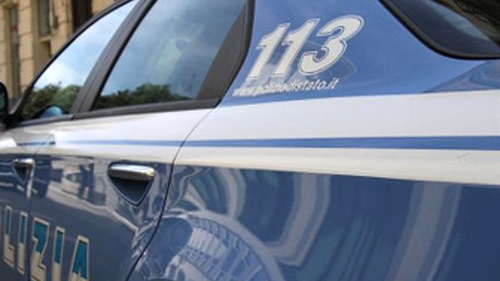 Tentuan të vrisnin me armë dy persona në parkingun e qytetit, plagosën çiftin e kalimtarëve, arrestohen shqiptari dhe italiani