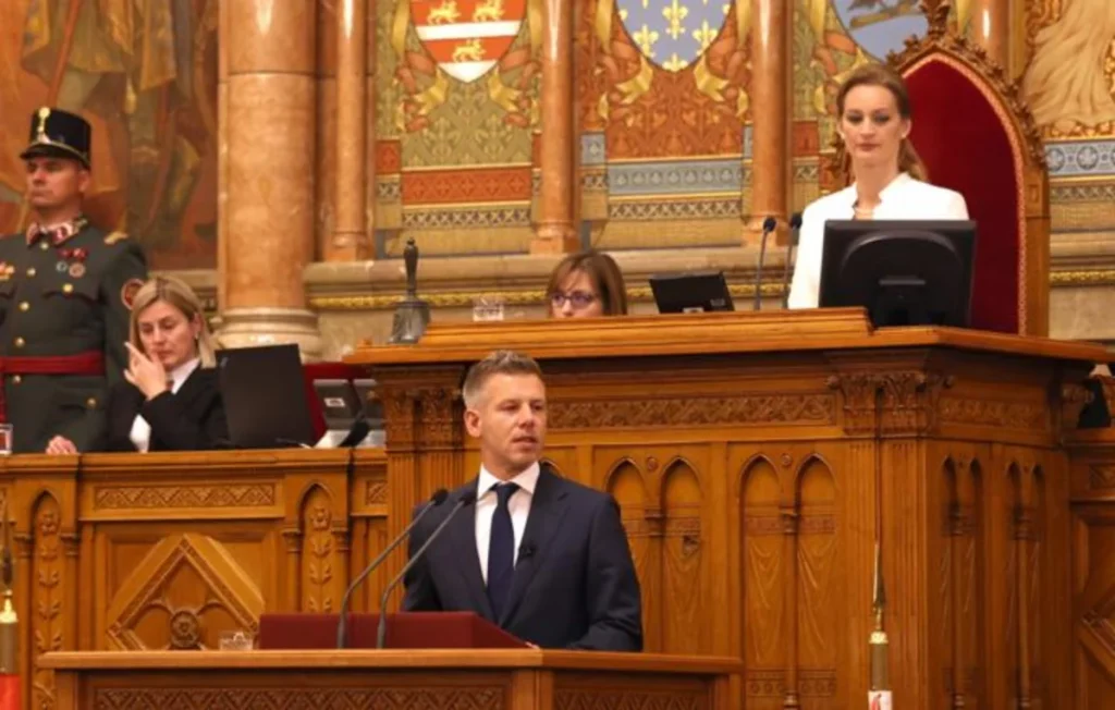 Hungaria ndryshon Kushtetutën: Kryeministri mund të zgjidhet dy herë