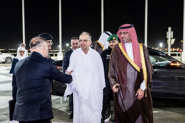 11:18 Begaj në Arabinë Saudite/ Merr pjesë në Haxh