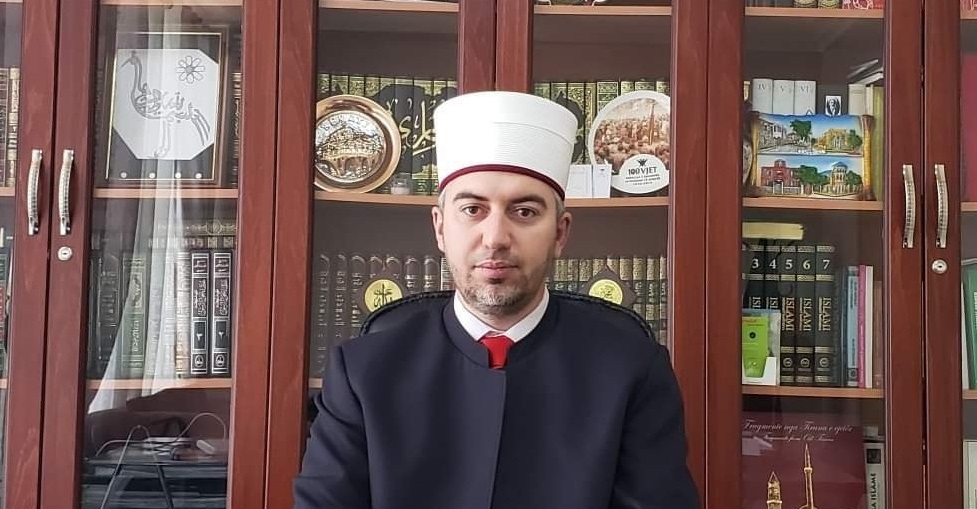 14:15 Festa e Kurban Bajramit/ Mesazhi i myftiut të Korçës, Ledian Cikalleshi: Paqe dhe gëzim në familje