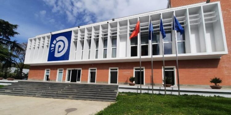 16:45 Zhvillime të reja në PD, çfarë pritet të ndodhë sot në orën 19:00?
