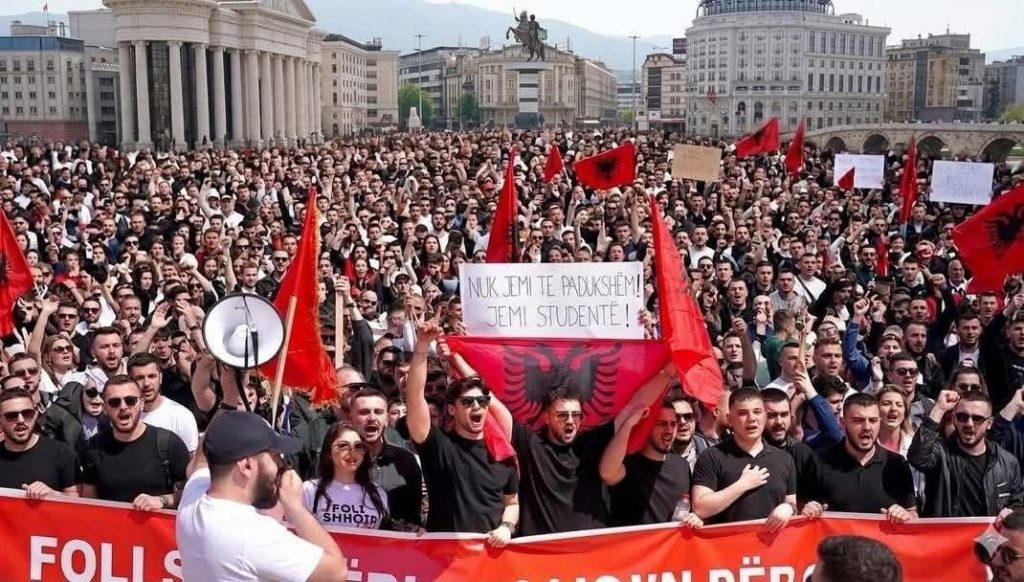 “Gjuha nuk lyp leje”/ Pirro Vengu mbështet studentët shqiptarë në Maqedoninë e Veriut