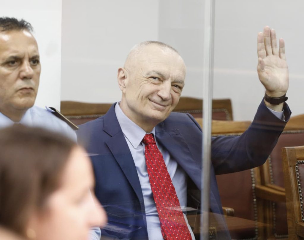 “U luajt lojë e madhe”/ Meta nga qelia: Shpresoj që SPAK-u të kthehet në rrugën e Zotit!