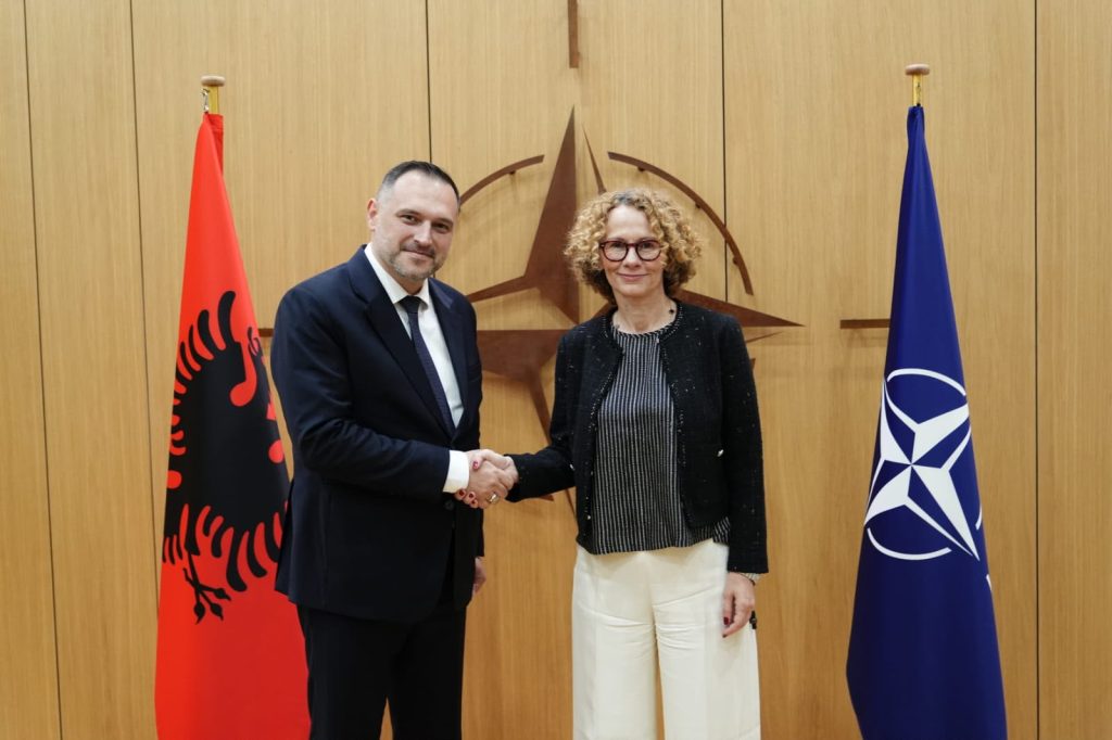 Ministri Nufi në Bruksel, takim me Zëvendëssekretaren e Përgjithshme të NATO-s, Radmila Šekerinska
