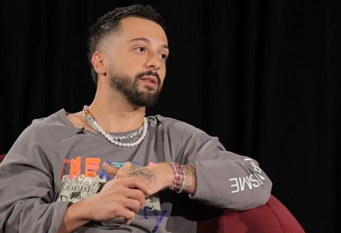 “Dal i qeshur para publikut, por vuaj nga ankthi”/ Humbja e vëllait, Gjesti përlotet: Në fillim ishte e vështirë, sot ai është kudo me mua