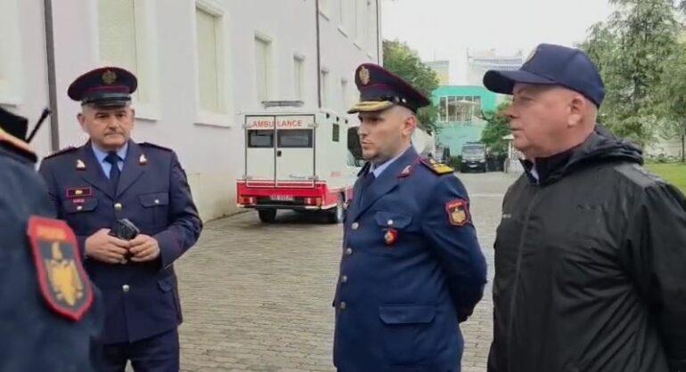 19:08 Protesta e opozitës, Hitaj zbret në Bulevard, inspekton masat për mbarëvajtjen e tubimit