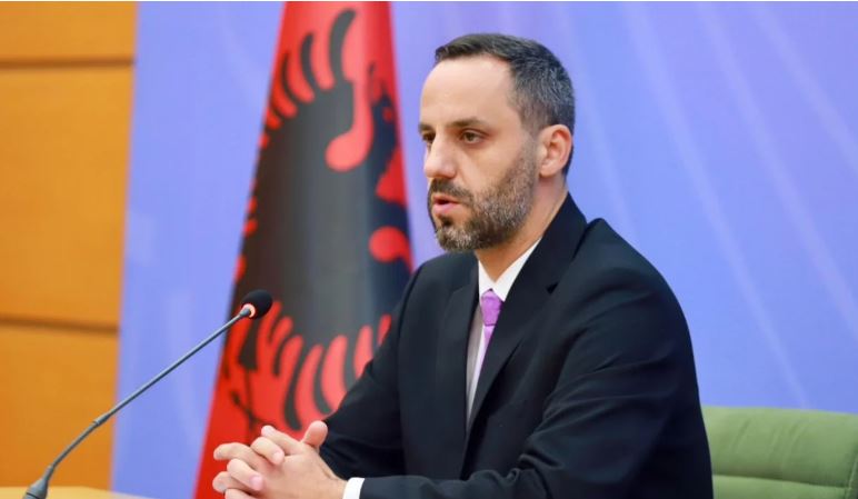 “Zero tolerancë”/ Ministri Lamallari: Kush bëhet palë me krimin, do goditet