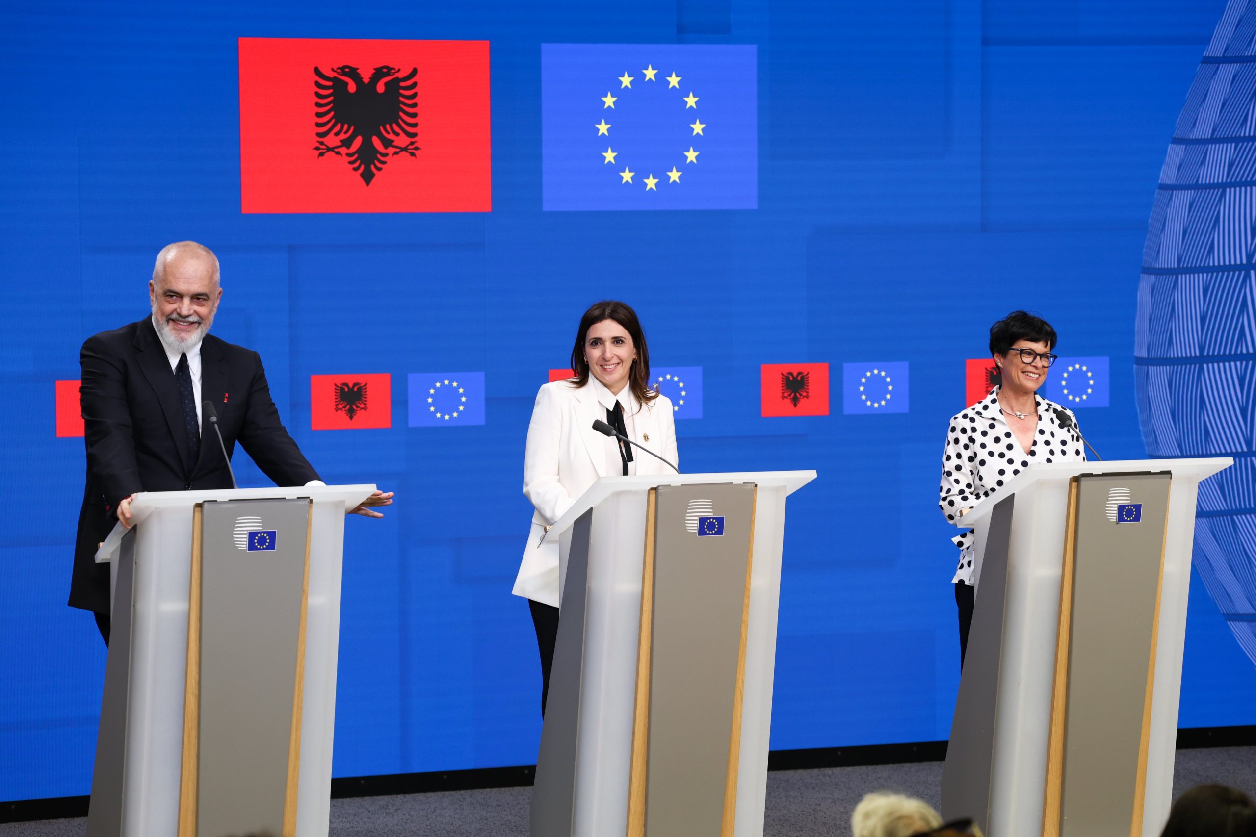 09:58 Konferenca Ndërqeveritare në Bruksel, Marta Kos: Një hap i madh për Shqipërinë drejt anëtarësimit në BE