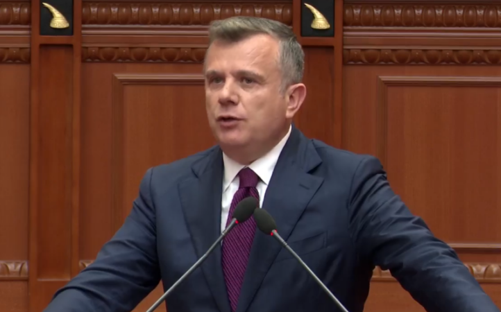17:57 Balla paralajmëron ndryshime në Kodin Penal/ Të fortët e lagjeve duhet të bëhen shembull!