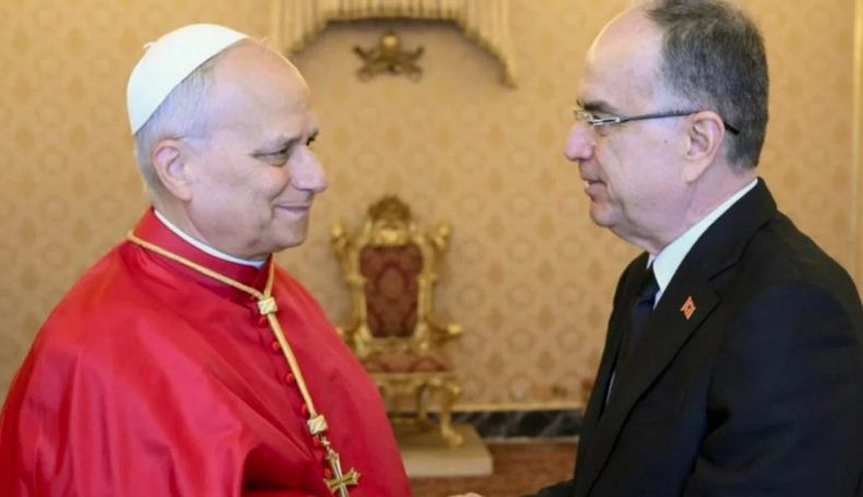 10:11 “Lidhja me Vatikanin ka vlera të mëdha historike”/ Presidenti Begaj takohet me Papa Leonin XIV: E ftova të vizitojë Shqipërinë