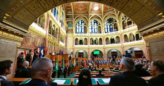 Parlamenti miraton reformat për zhbllokimin e miliarda eurove nga BE-ja