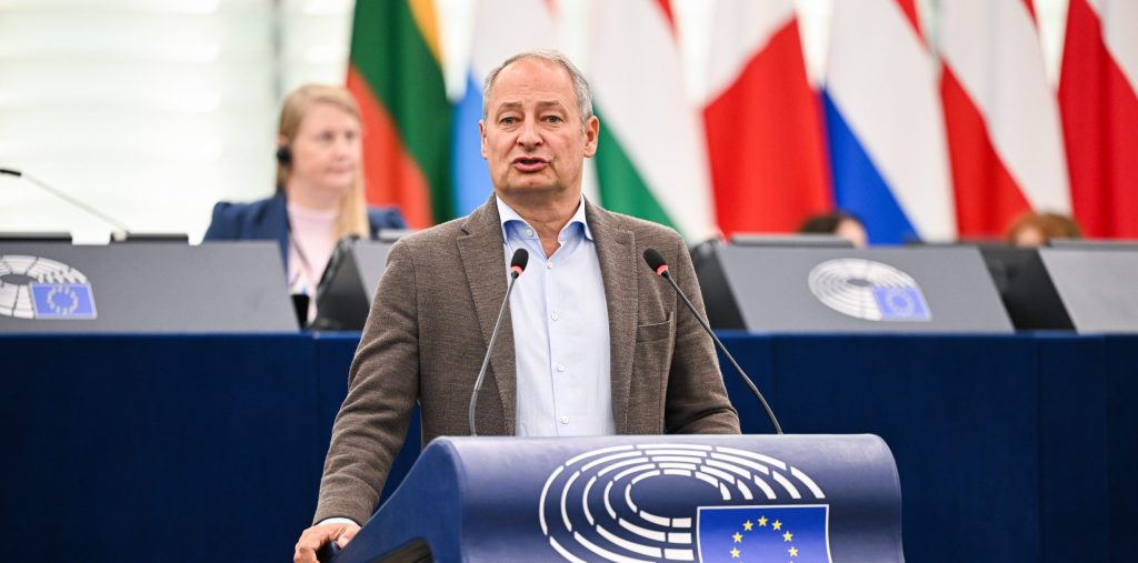 “Jo një ëndërr, por realitet”/ Raporteri i PE: Shqipëria mund të mbyllë negociatat në 2027
